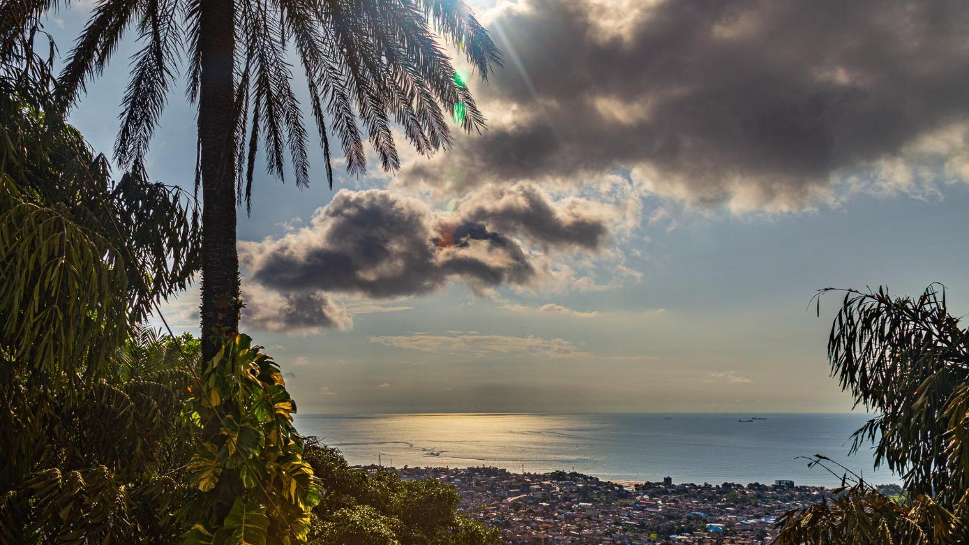 The Country Lodge Hotel Freetown Exteriör bild