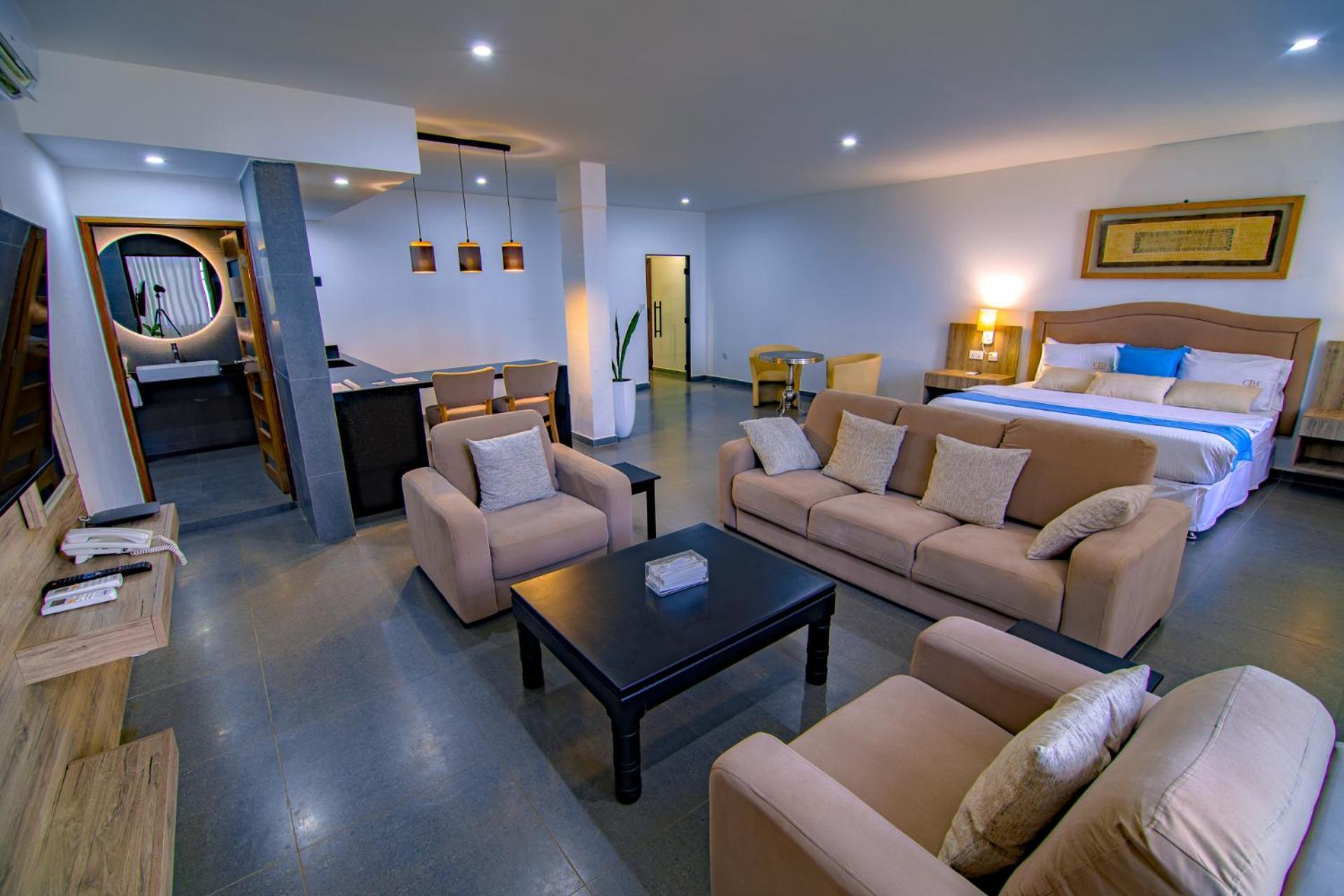 The Country Lodge Hotel Freetown Exteriör bild