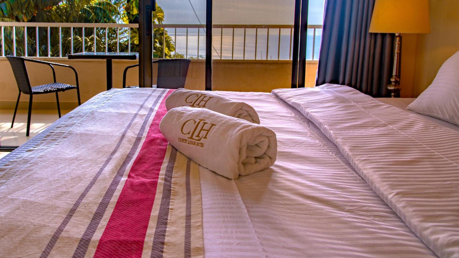 The Country Lodge Hotel Freetown Exteriör bild