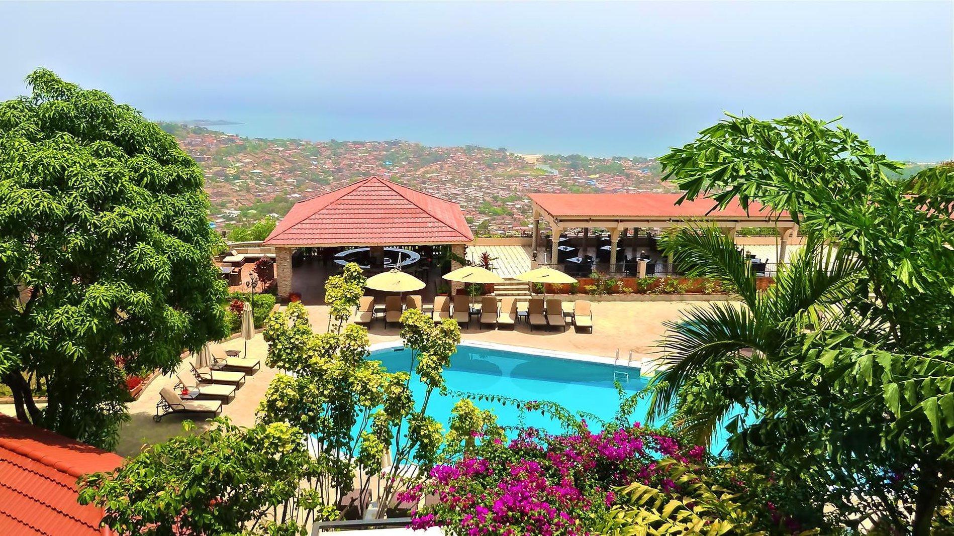 The Country Lodge Hotel Freetown Exteriör bild