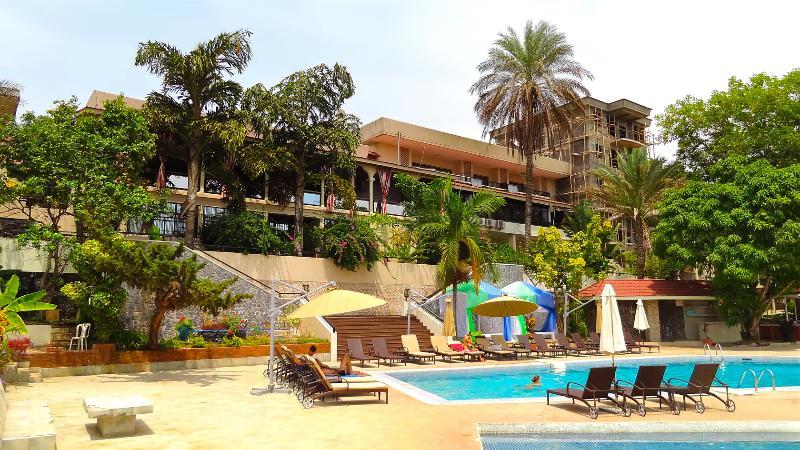 The Country Lodge Hotel Freetown Exteriör bild