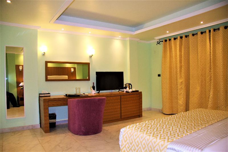 The Country Lodge Hotel Freetown Exteriör bild