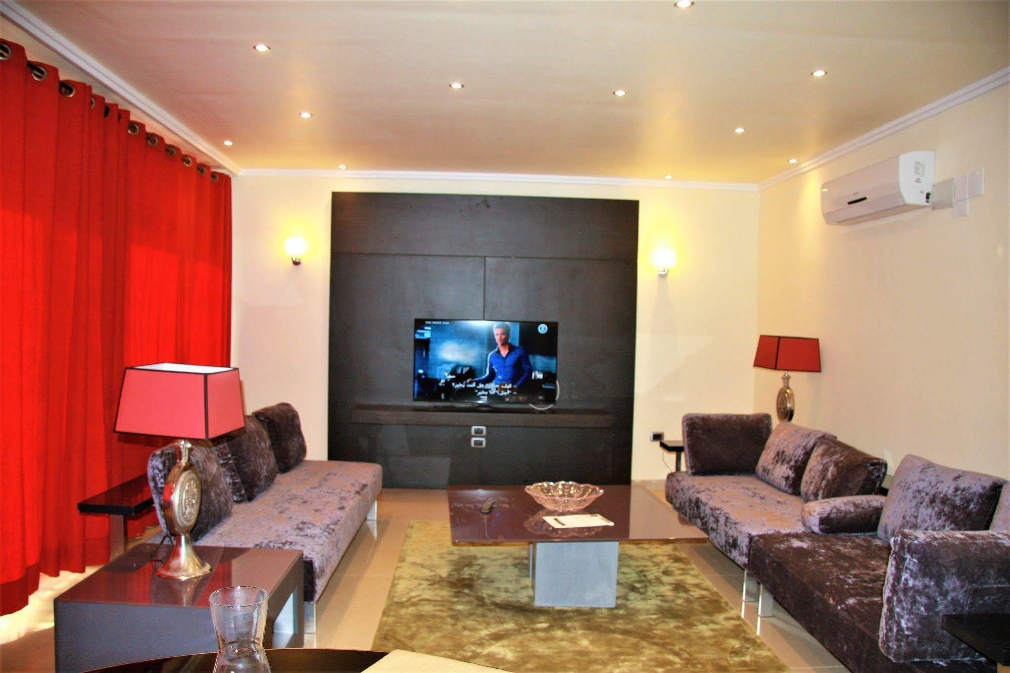 The Country Lodge Hotel Freetown Exteriör bild
