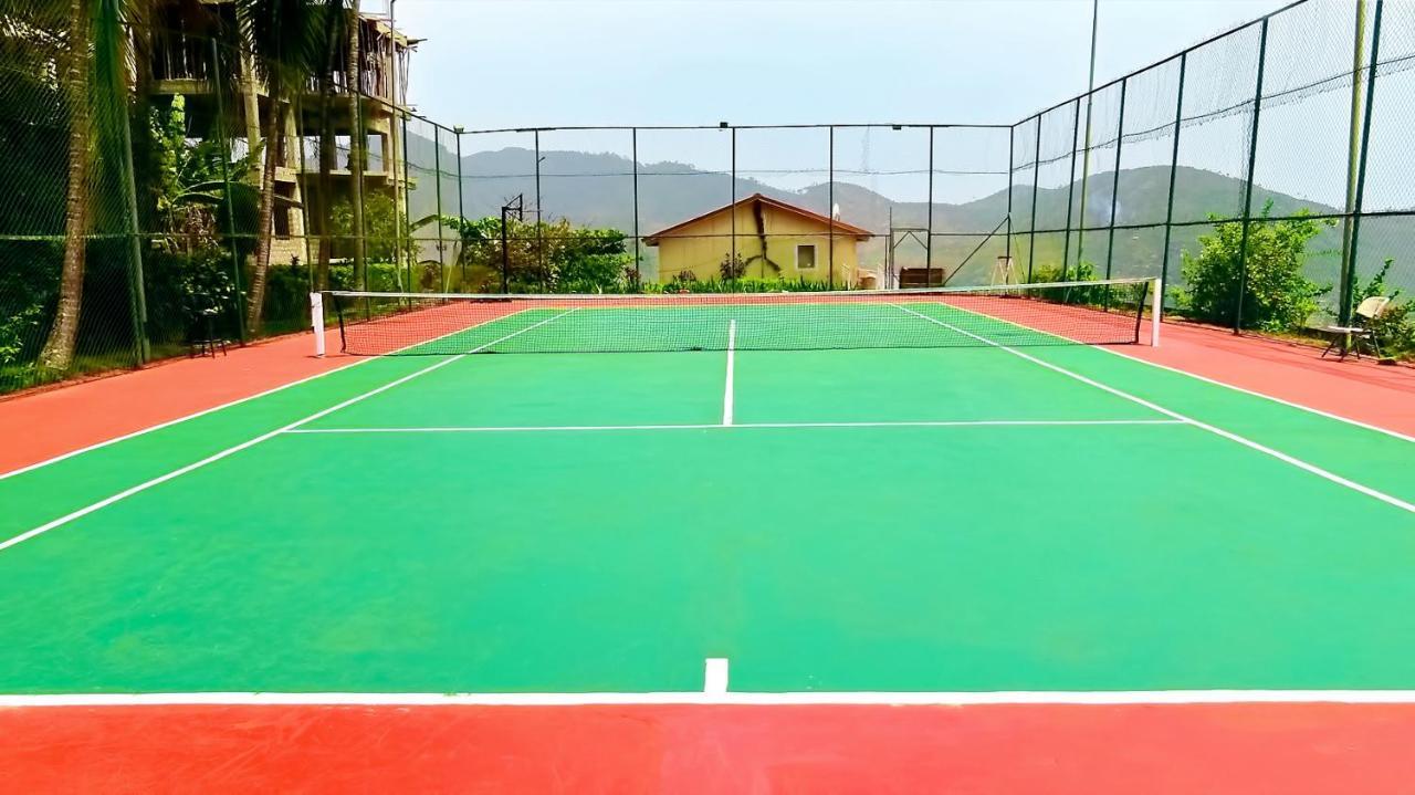 The Country Lodge Hotel Freetown Exteriör bild