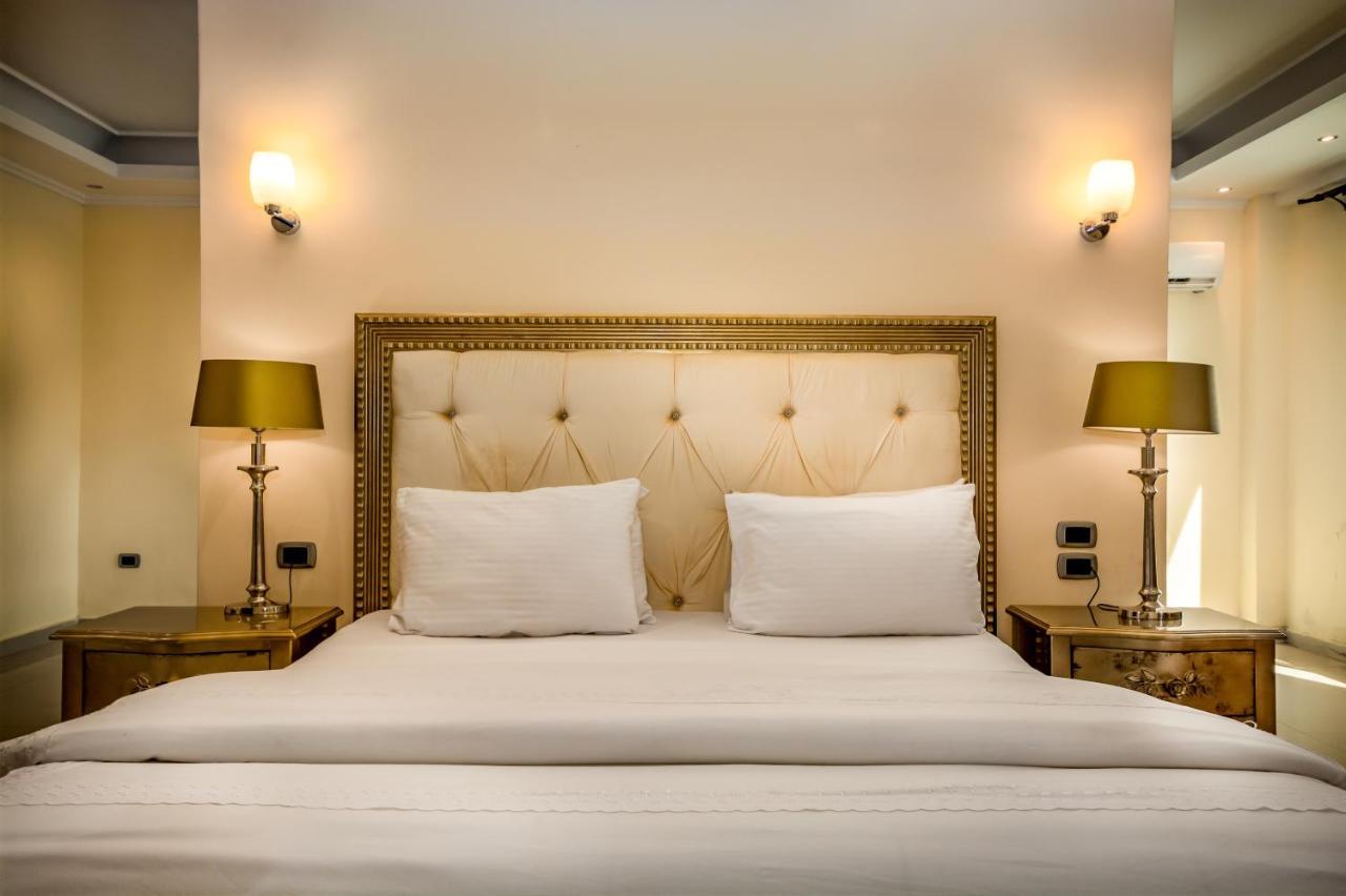 The Country Lodge Hotel Freetown Exteriör bild